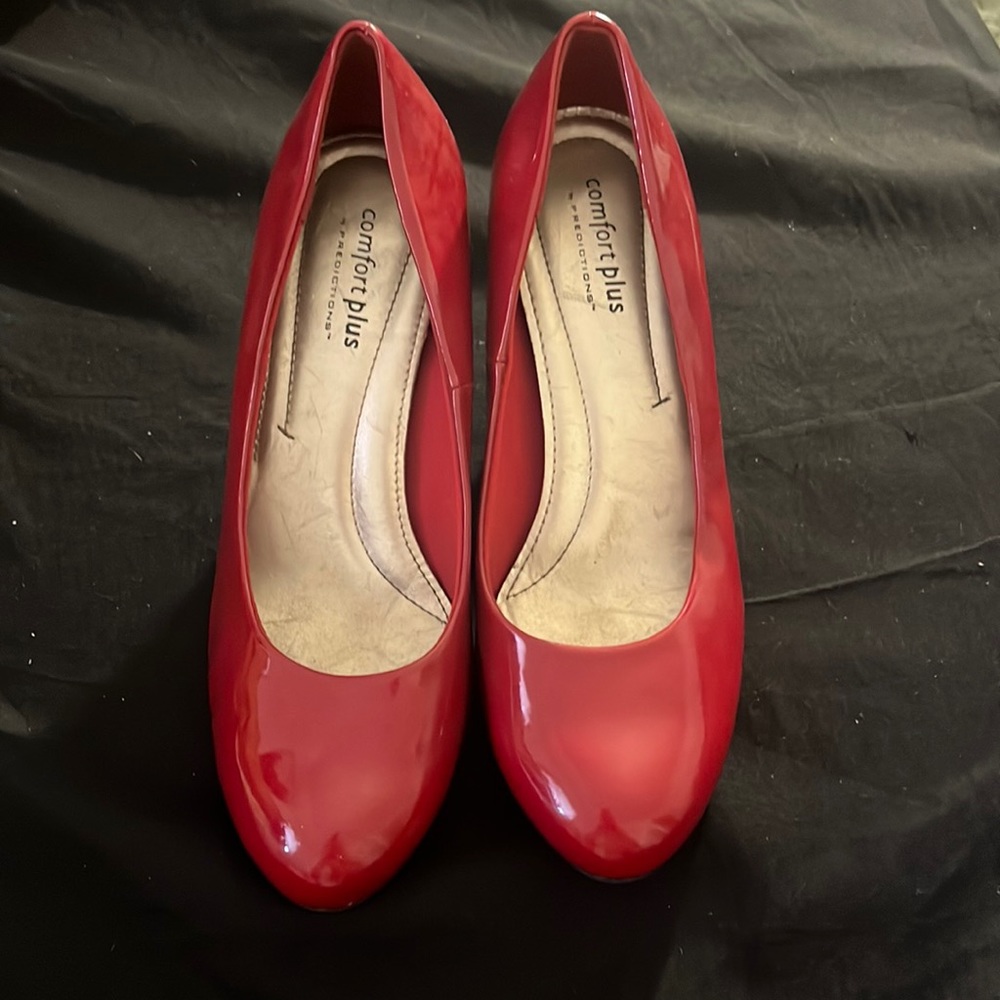 Red pumps